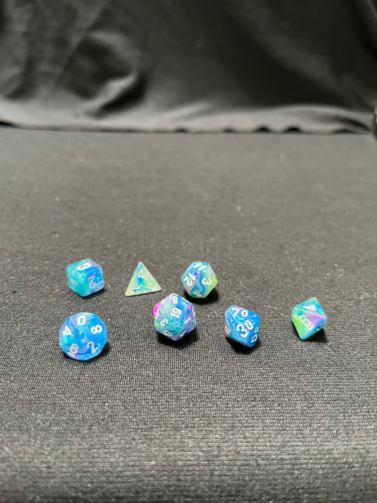 Chessex Festive Waterlily/White Mini Dice